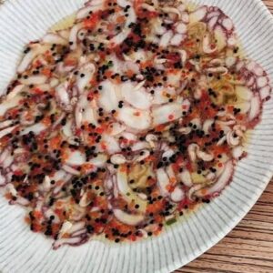 Carpaccio de pulpo con vinagreta de camarones