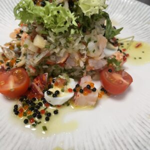 Ensalada de bogavante con vinagreta de camarones
